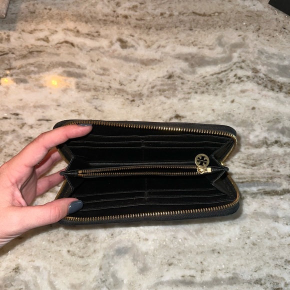 Tory Burch Robinson zipper wallet - Picture 4 of 8